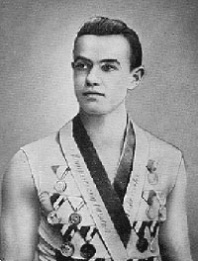 A diszkoszvető Bauer Rudolf teljesítménye megismételhetetlen, mert ugyan az elmúlt 110 évben magyar szempontból sok kellemes meglepetés is született az olimpiákon, de 1900-ban, párizsi győzelme különlegességnek számít.